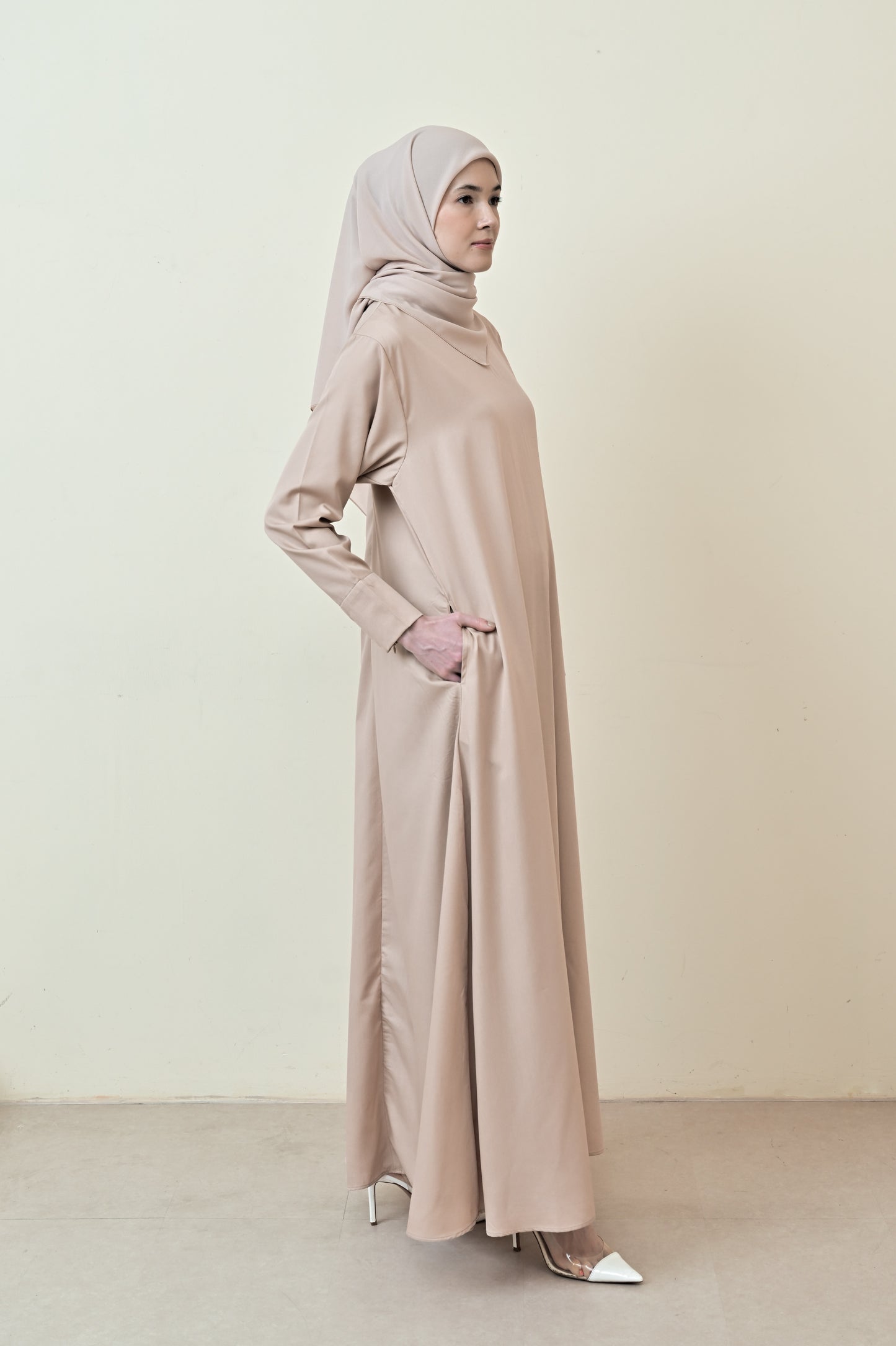 Clover Flowy Maxi Dress - Beige