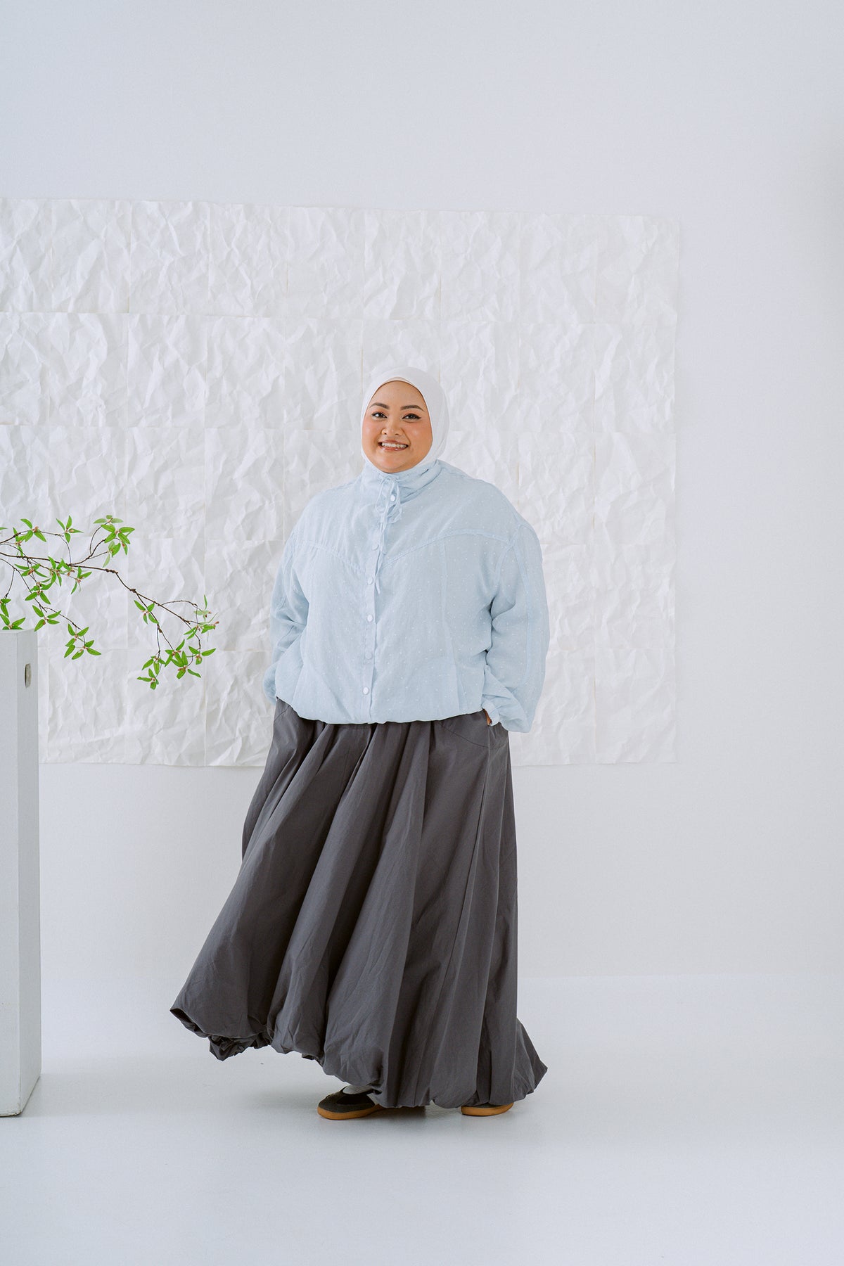 KŌDE The Noya Skirt - Charcoal