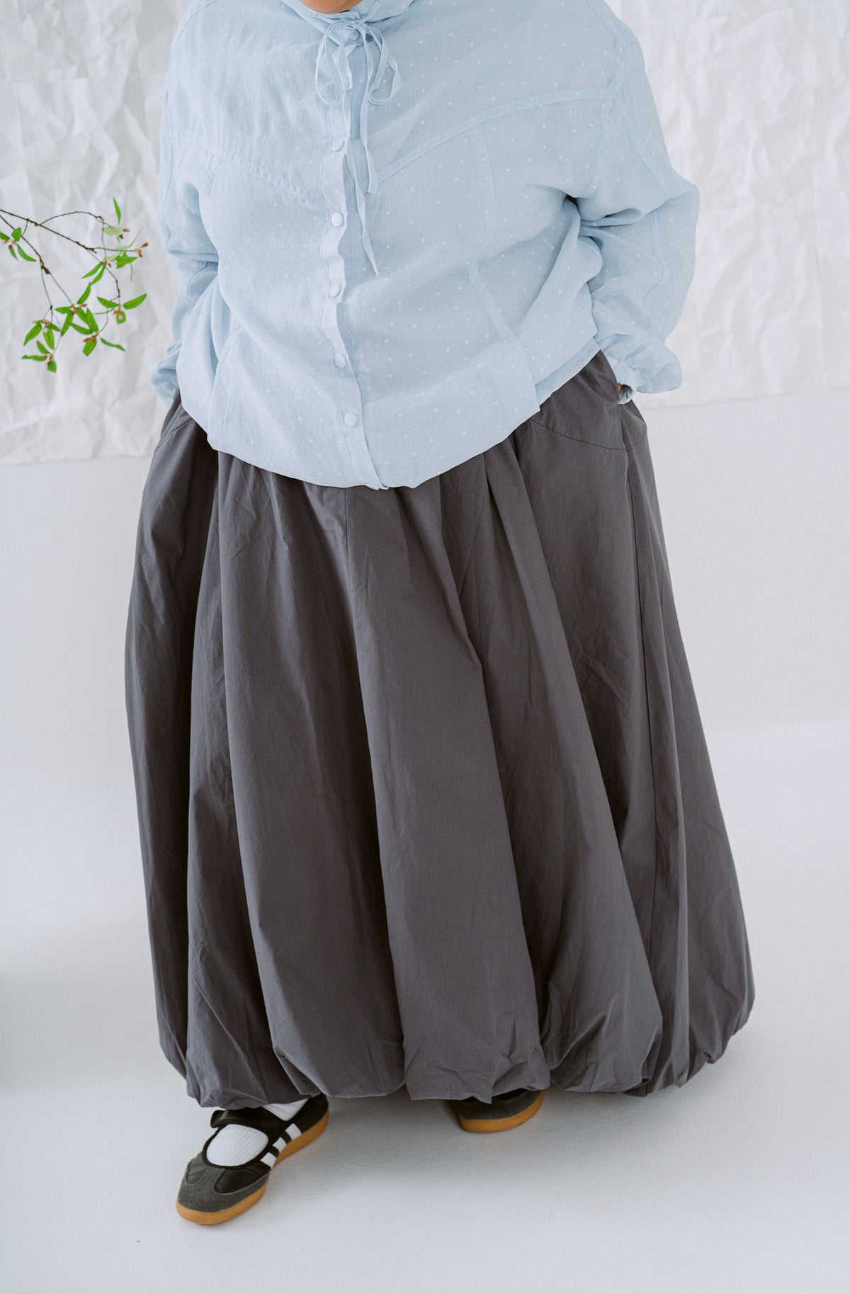 KŌDE The Noya Skirt - Charcoal