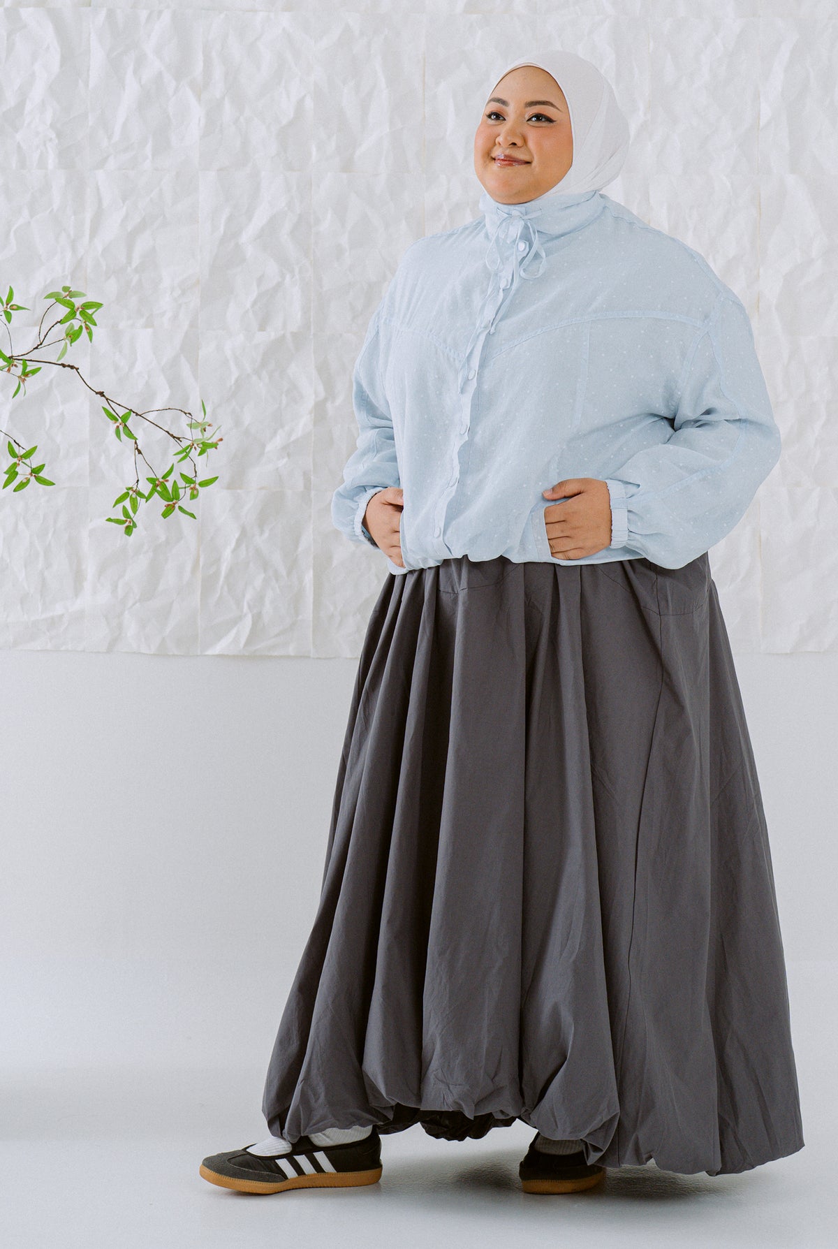KŌDE The Noya Skirt - Charcoal