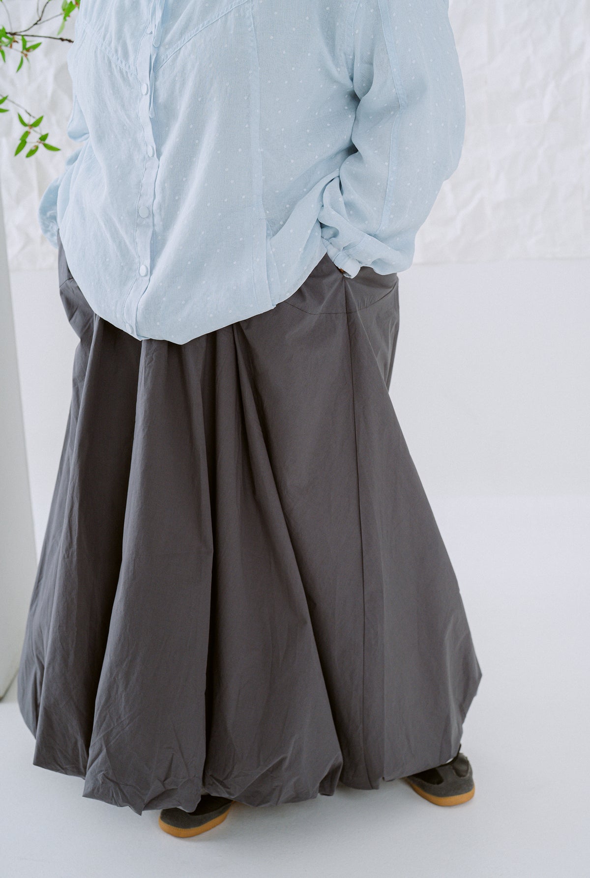 KŌDE The Noya Skirt - Charcoal