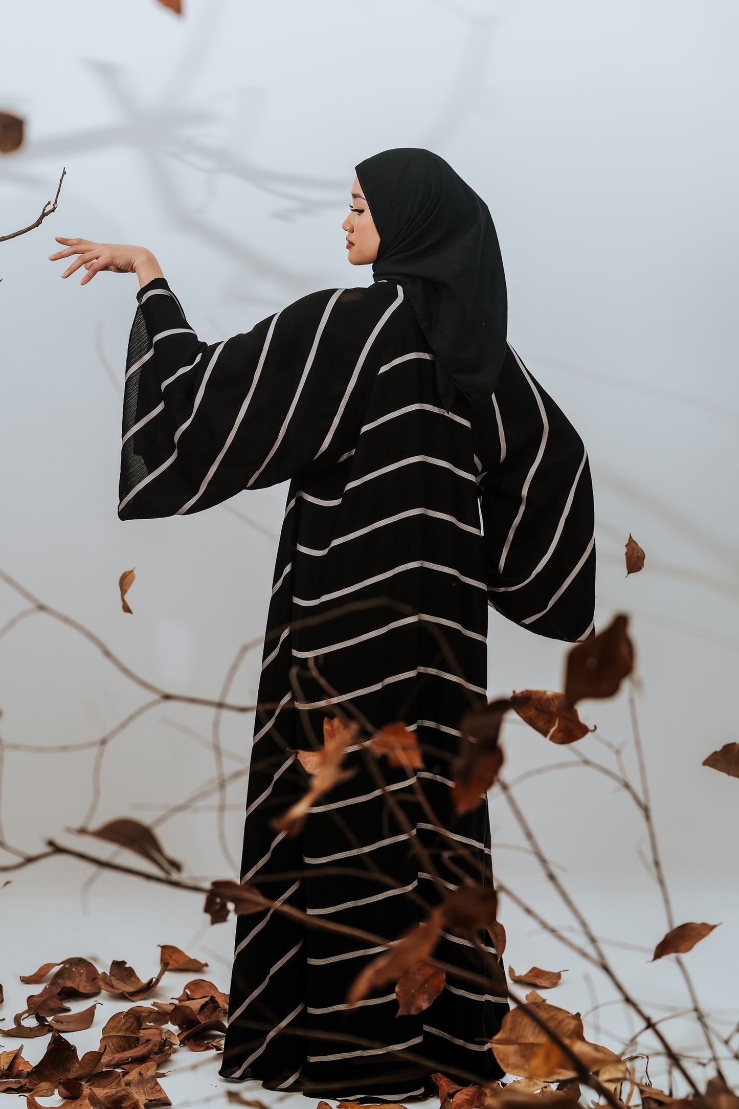 Obscura - Drape Abaya