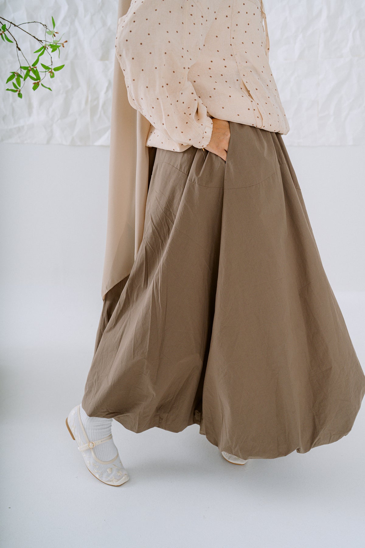KŌDE The Noya Skirt - Stone